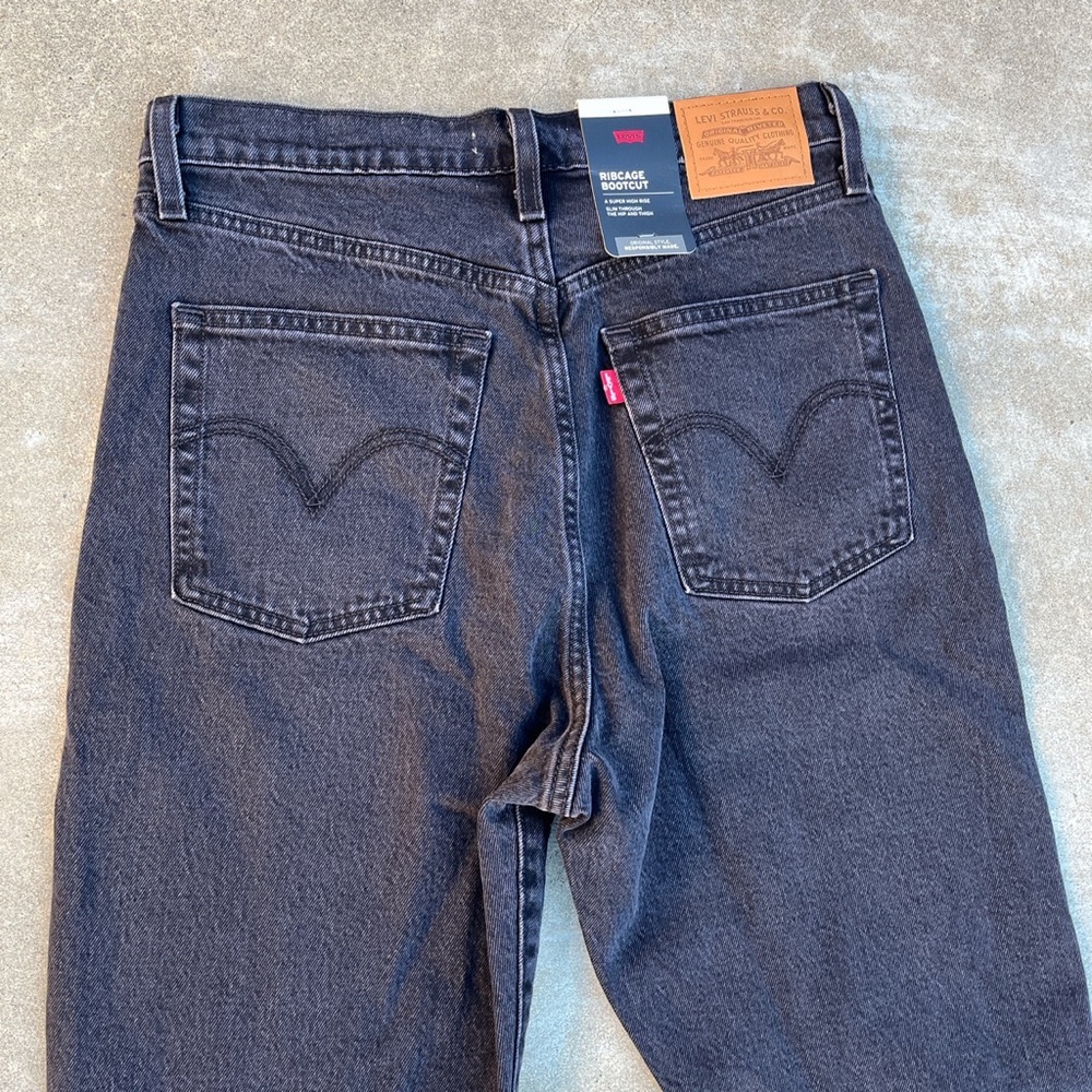 NWT Levi’s Premium Ribcage Bootcut Jeans in Black Lake - Picture 4 of 4